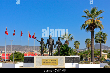 Statue et Mémorial d'Atatuerk à Kusadasi, Turquie Banque D'Images