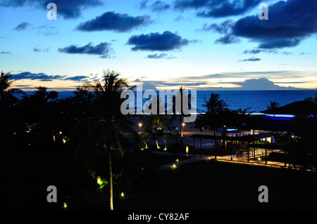 Voir l'établissement Shangri La hotel de la mer dans la région de Sabah, Bornéo, Malaisie Banque D'Images