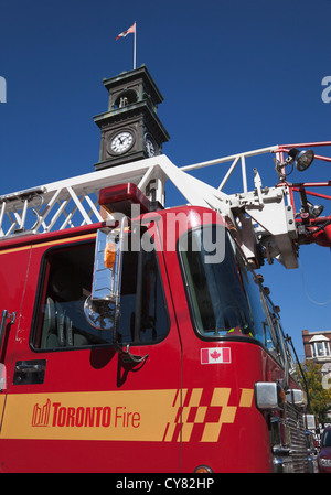 Camion de pompiers de Toronto à l'extérieur de la caserne de pompiers.Toronto, Ontario, Canada Banque D'Images