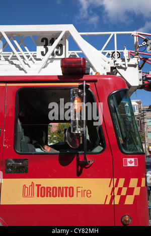 Camion de pompiers de Toronto à l'extérieur de la caserne de pompiers.Toronto, Ontario, Canada Banque D'Images