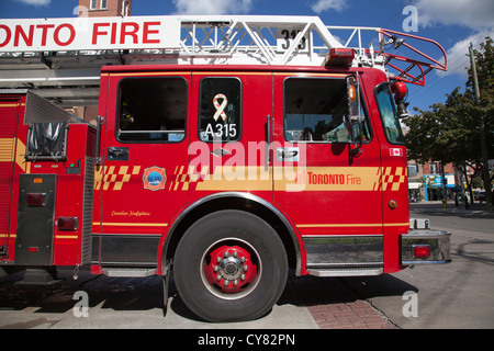 Camion de pompiers de Toronto à l'extérieur de la caserne de pompiers.Toronto, Ontario, Canada Banque D'Images