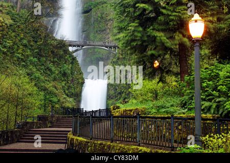 Multnomah Falls, Columbia River Gorge National Scenic Area, Oregon, USA Banque D'Images