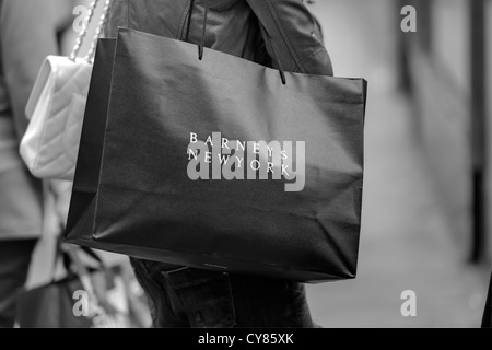 Barney's New York sac porte-shot sur Madison Avenue Banque D'Images