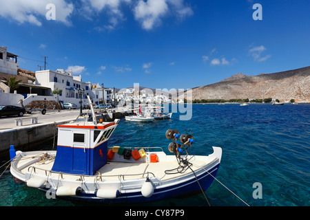 Le petit port dans le village de pêcheurs de Panormos et dans l'ile de Tinos, Grèce Banque D'Images