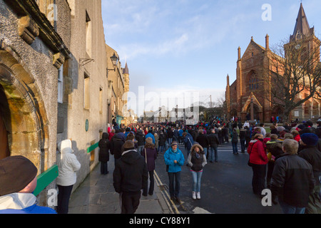 Kirkwall Broad street à la nouvelle année 2012 Ba Banque D'Images