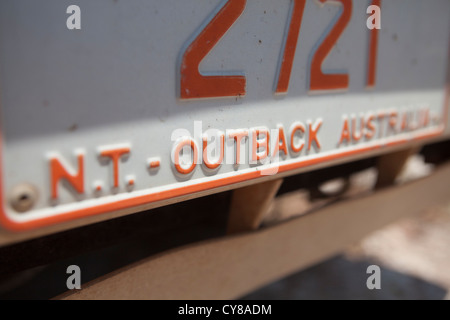 La plaque de numéro de voiture Territoire du Nord avec les mots dans l'outback. Banque D'Images