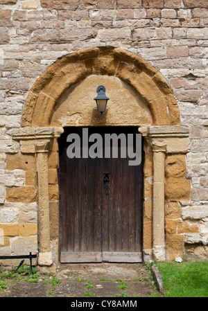 Norman porte, Eglise St Mary, Halford, Warwickshire, UK Banque D'Images