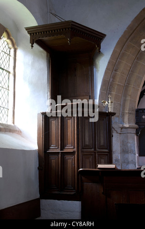 Pulpit à St. James la Grande église, Idlicote, Warwickshire, Royaume-Uni Banque D'Images