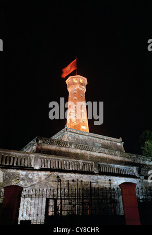 Musée de l'histoire militaire du Vietnam à Hanoi au Vietnam en Extrême-Orient asie du sud-est. nuit historique architecture tour voyage wanderlust Banque D'Images