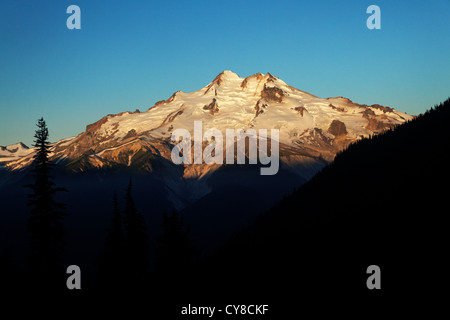 Face est de Glacier Peak vue de Buck Creek Pass, des cascades, comté de King, Washington Banque D'Images