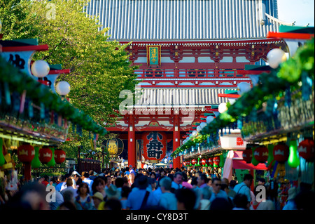 Scène de marché à Kannon Temple Sensōji à Asakusa, Tokyo, Japon Banque D'Images