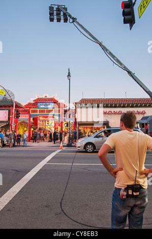 Un décor de cinéma en pleine production à Los Angeles Chinatown. Banque D'Images