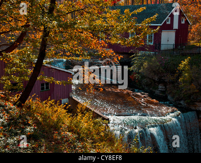 Morningstar Mill et tombe dans Decew Thorold, Ontario, une journée d'automne. Banque D'Images