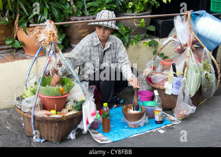 Som Tam street food vendor, Bangkok, Thaïlande Banque D'Images