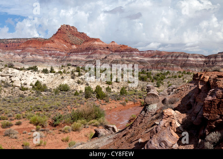 Pic de Calico, Vermilion Cliffs et la vallée de la rivière Paria à la limite sud du Grand Escalier Escalante dans l'Utah Banque D'Images