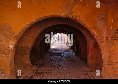 Street view dans la vieille médina, Marrakech, Maroc Banque D'Images