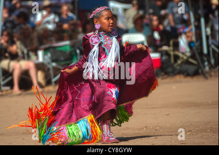 Native American girl dancing Chumash Banque D'Images