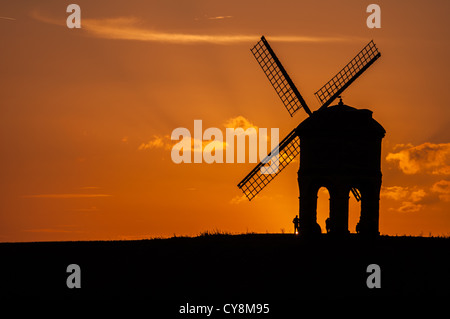 Coucher du soleil à Chesterton moulin situé à l'extérieur du village de Chesterton, Warwickshire Banque D'Images