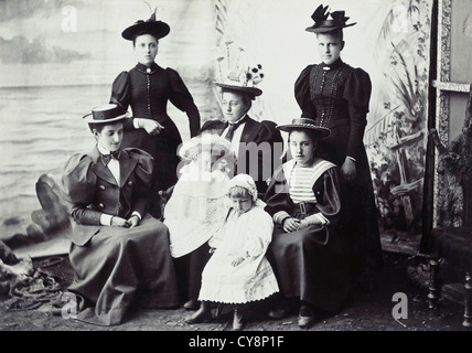 Groupe familial d'Edwardian femmes et d'enfants vers 1905 Banque D'Images