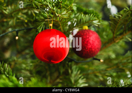 Ornements de Noël on tree Banque D'Images