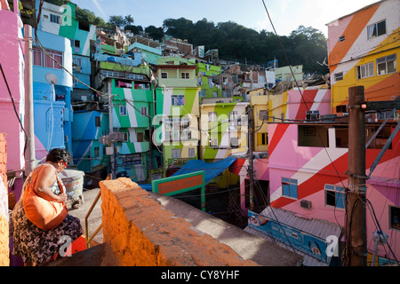 Maisons colorées à Dona Santa Marta favela de Rio de Janeiro Brésil Banque D'Images