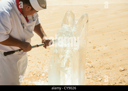 Démonstration de sculpture de glace à bord de navire de croisière Banque D'Images