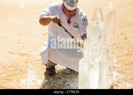 Démonstration de sculpture de glace à bord de navire de croisière Banque D'Images