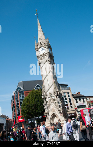 Le Haymarket Memorial Clocktower situé dans le centre-ville de Leicester, England UK Banque D'Images