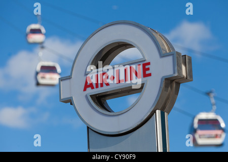 Signe extérieur de Emirates Air Line North Greenwich station du téléphérique Banque D'Images