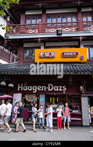 Haagen-Dazs un magasin de crème glacée dans les Jardins Yu bazar Shanghai, Chine Banque D'Images