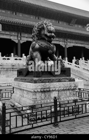 Image en noir et blanc de détails architecturaux de la Place Tian'anmen, la ville de Beijing, capitale de Chine, Beijing, Provence, Asi Banque D'Images