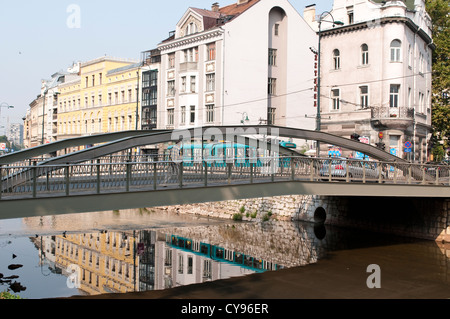 Pont sur la rivière Miljacka, Sarajevo, Bosnie et Herzégovine Banque D'Images