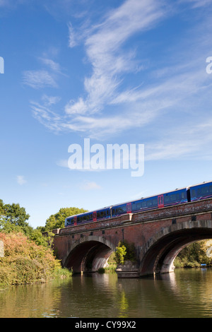 Le pont ferroviaire sur la Tamise à Moulsford, Oxfordshire, UK Banque D'Images