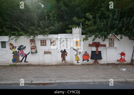 Mur décoré, Greifswald, 108-district de Greifswald, mecklenburg-vorpommern, Allemagne Banque D'Images