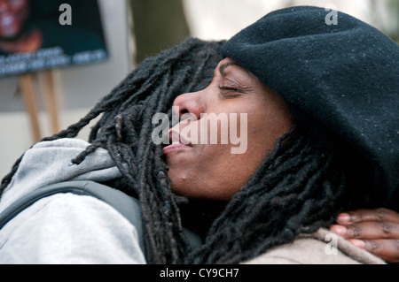 Samantha Rigg soeur de Sean Rigg décédé en garde à vue 2008 la garde. 14e campagne Amis & Famille protester une nouvelle fois Banque D'Images