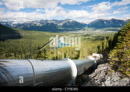 Rundle hydro power plant au-dessus de Canmore dans les Rocheuses canadiennes. Banque D'Images