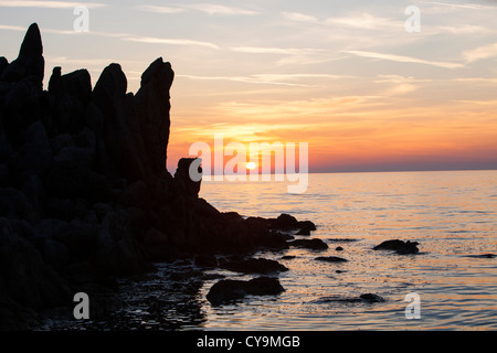 Le littoral sur Myrina Lemnos, Grèce au coucher du soleil. Banque D'Images