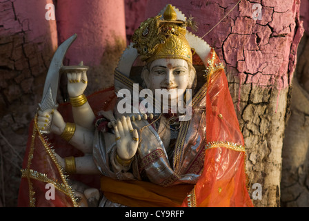 Décoré d'une statuette en marbre de l'Hindu Durga diety, à un culte à Pushkar, Rajasthan, India Banque D'Images