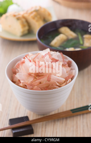 Bonito Flakes sur le riz Banque D'Images