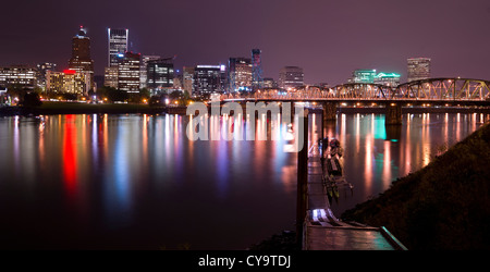 Le pont Hawthorne est orientée vers le centre-ville de Portland en Oregon Banque D'Images