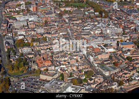 Vue aérienne de la rue de pont inférieur et Bridge Street, Chester city centre Banque D'Images