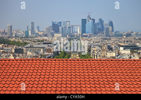 La vue depuis le toit de l'architecture variée de Paris, France. Banque D'Images