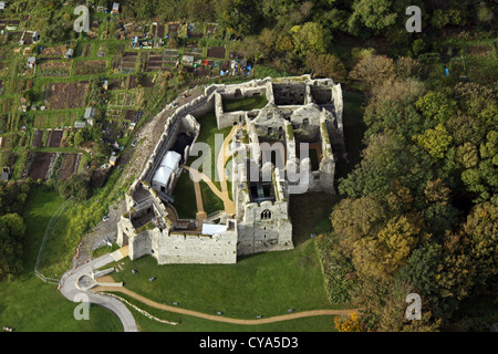 Vue aérienne du château d'Oystermouth dans le Mumbles à Swansea Bay Banque D'Images