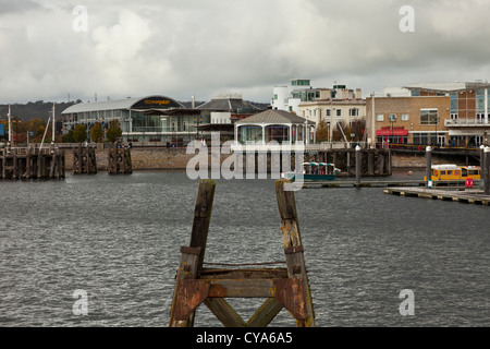 La baie de Cardiff Welsh : Bae Caerdydd est le domaine créé par le Barrage de Cardiff dans le sud de Cardiff, la capitale du Pays de Galles. Banque D'Images