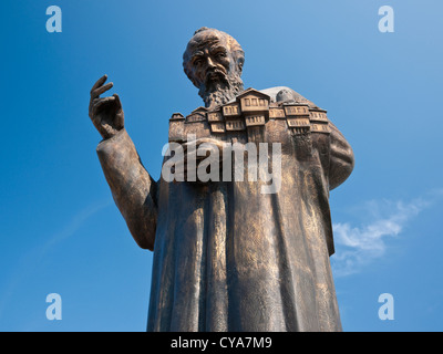 Statue de Sv. Kliment Okhridski (St. Clément d'Ohrid), souvent associé à la création de la Messe Glagolitique et scripts cyrillique Banque D'Images