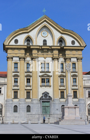 Façade de l'église Holy Trinity, Ursuline sur place du Congrès Banque D'Images