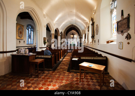 L'intérieur de St Marie à l'église paroissiale d'Elms Ipswich Suffolk Angleterre Banque D'Images