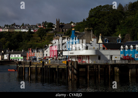 Vue du port de Tobermory, Isle of Mull, et ses maisons colorées, définition pour le programme TV Balamory Banque D'Images