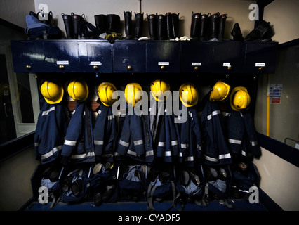 Re. Fireman de white watch à Pontypridd Fire Station en S Wales - détail de firemans vestiaire Banque D'Images