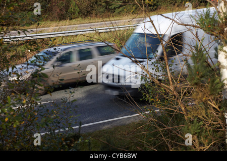 La vitesse des véhicules sur le passé occupé A31 en Octobre Banque D'Images